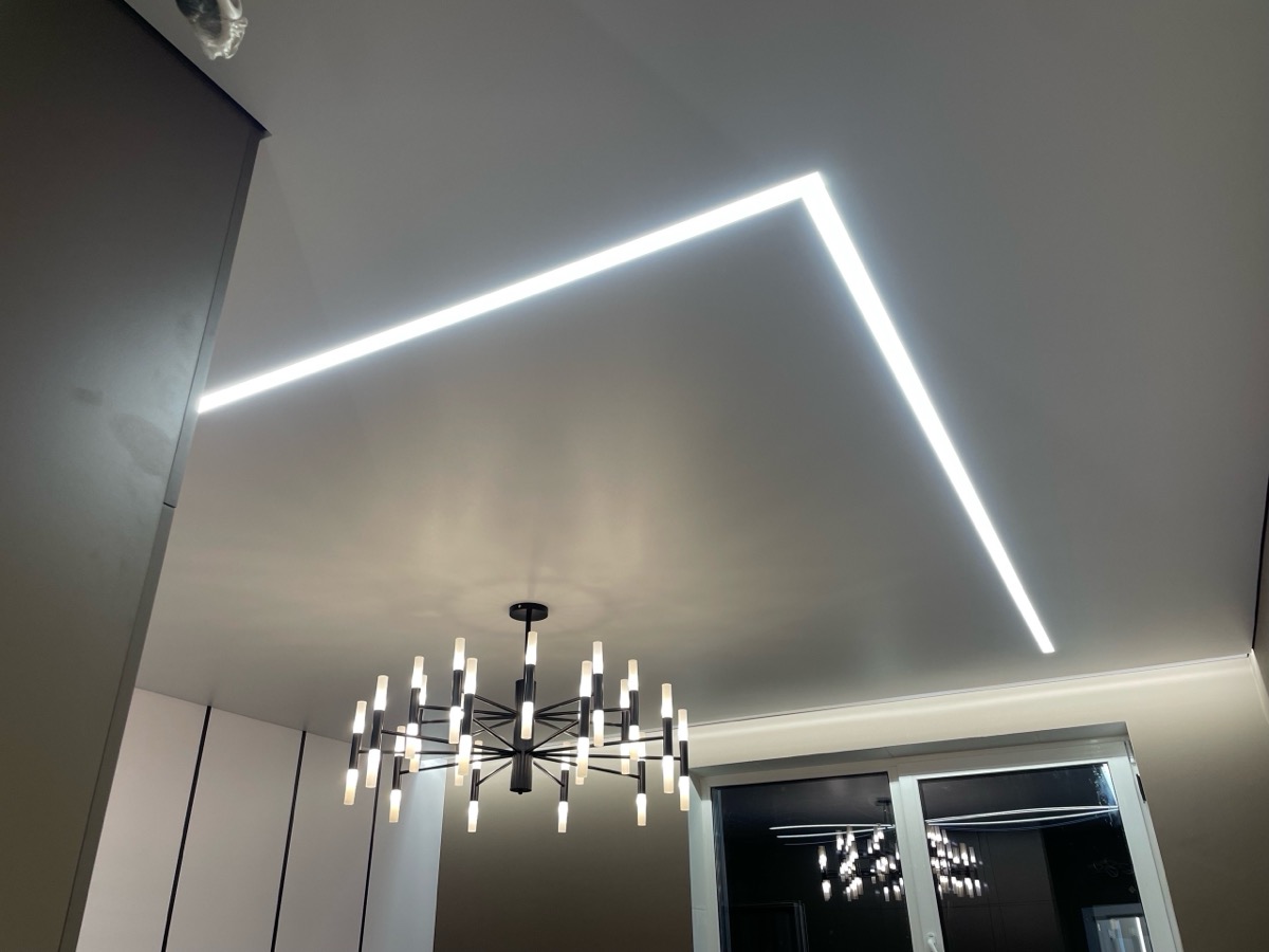 Натяжной потолок зал 21 м² — Матовый + LED